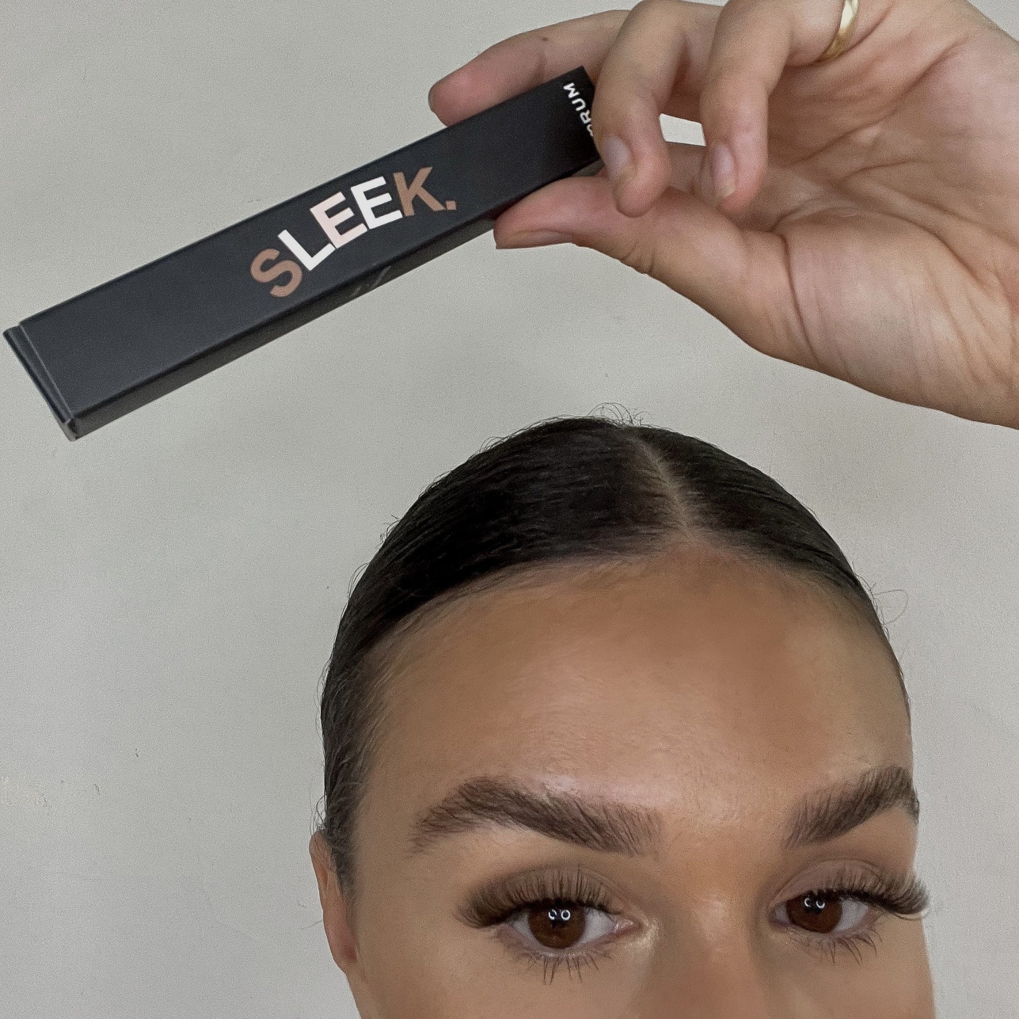 SLEEK. 2 IN 1 EYEBROW GEL